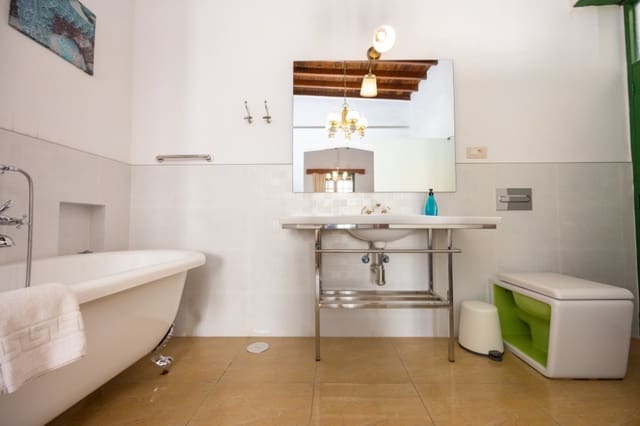 Chalet de 6 habitaciones en Haría en venta - 798.000 € (Ref: 9359550)