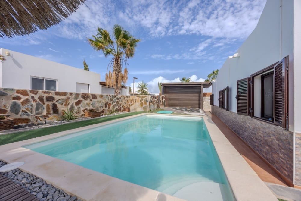 3 sovrum Villa till salu i Playa Blanca med pool - 415 000 € (Ref: 9367478)