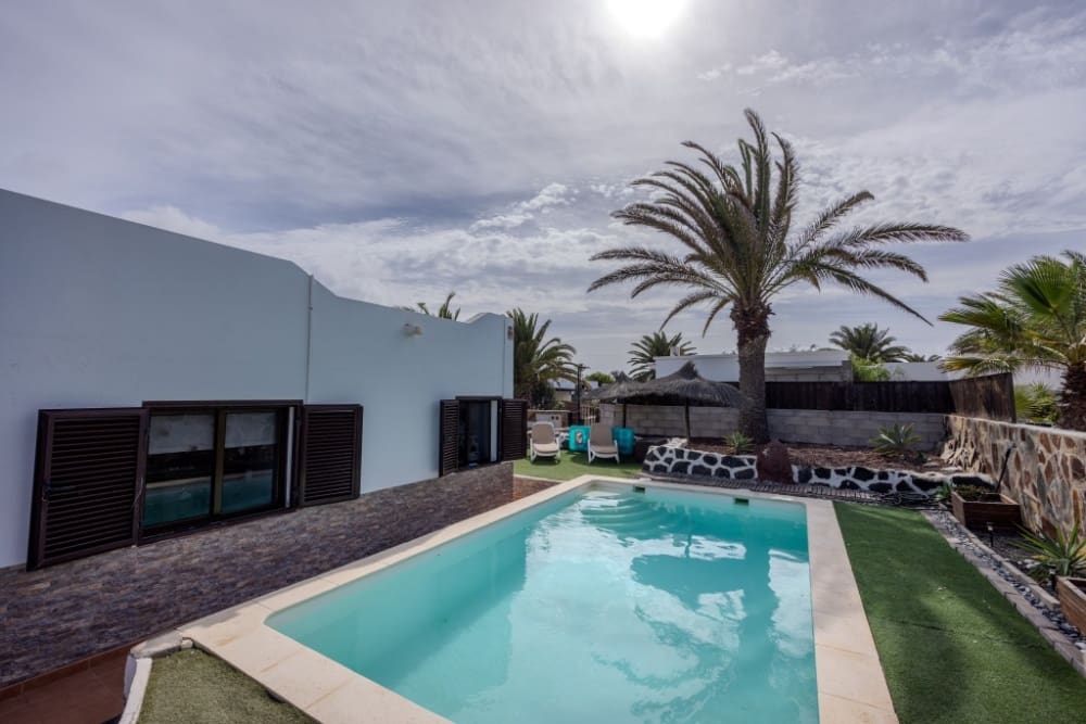 3 sovrum Villa till salu i Playa Blanca med pool - 415 000 € (Ref: 9367478)