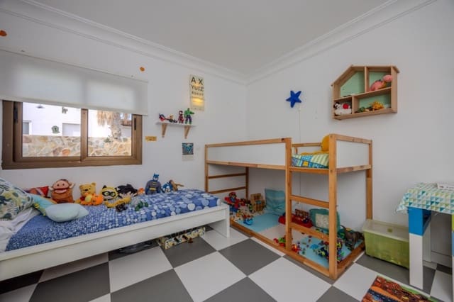 3 sovrum Villa till salu i Playa Blanca, Yaiza med pool - 415 000 € (Ref: 9367478)