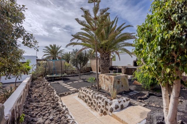 3 soverom Villa til salgs i Playa Blanca, Yaiza med svømmebasseng - € 415 000 (Ref: 9367478)