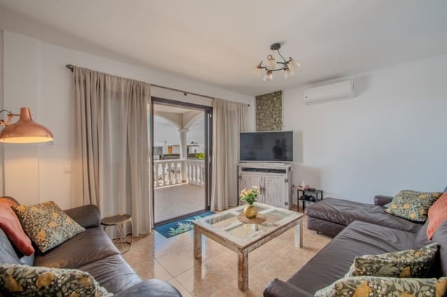 5 soverom Villa til salgs i Playa Blanca, Yaiza med svømmebasseng - € 725 000 (Ref: 9393332)