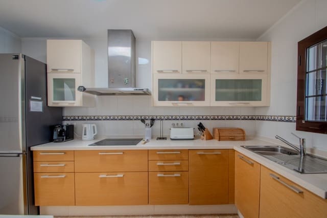 5 soverom Villa til salgs i Playa Blanca, Yaiza med svømmebasseng - € 725 000 (Ref: 9393332)