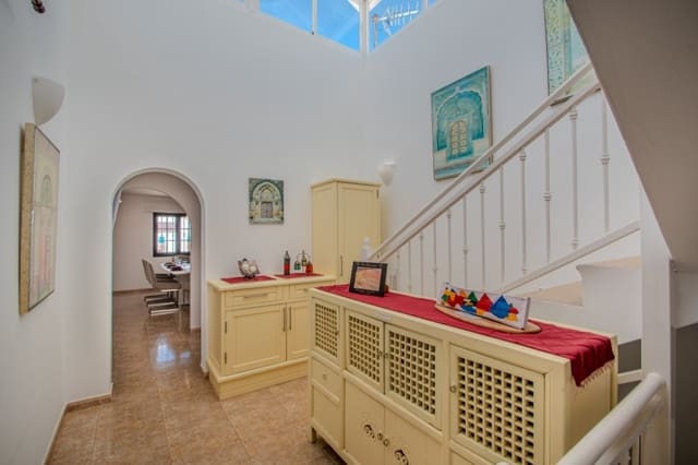 5 soverom Villa til salgs i Playa Blanca, Yaiza med svømmebasseng - € 725 000 (Ref: 9393332)