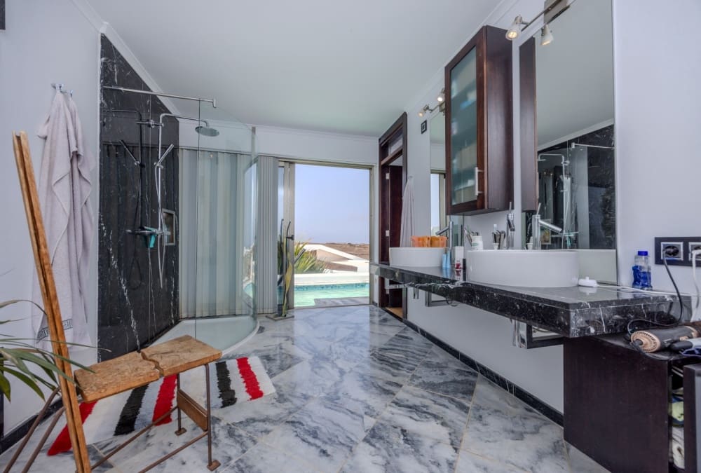 5 slaapkamer Villa te koop in Las Brenas met zwembad - € 1.299.000 (Ref: 9410947)