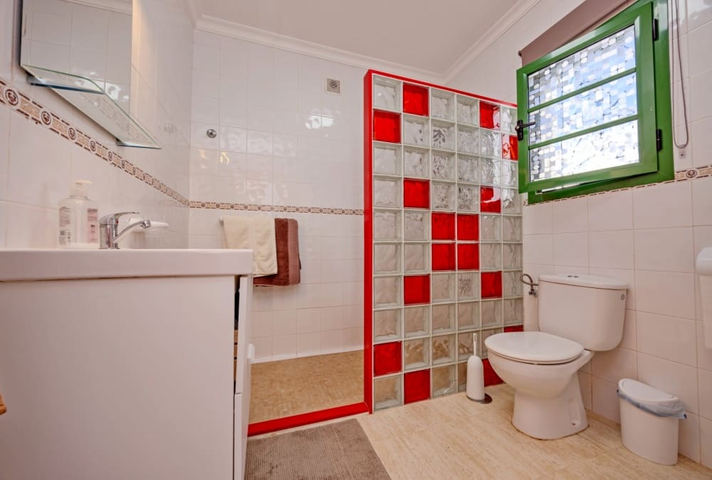 2 bedroom Villa for sale in Playa Blanca with pool - € 329,000 (Ref: 9449144)