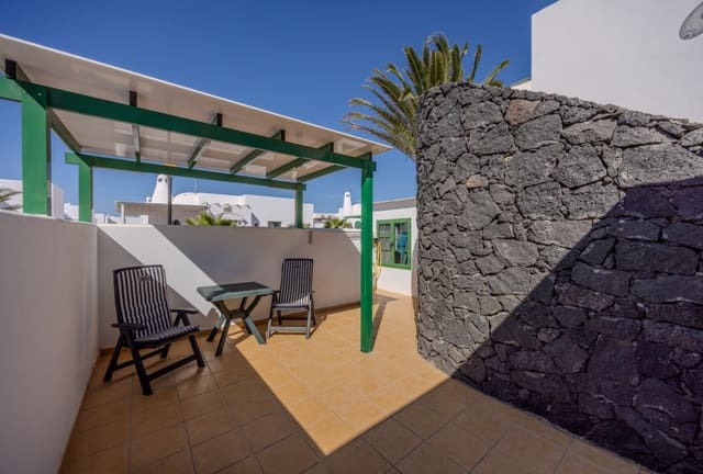Chalet de 2 habitaciones en Playa Blanca, Yaiza en venta con piscina - 329.000 € (Ref: 9449144)