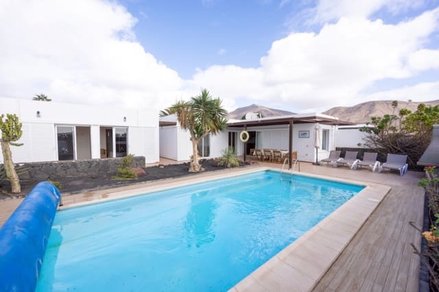 4 bedroom Villa for sale in Playa Blanca, Yaiza with pool - € 750,000 (Ref: 9465637)