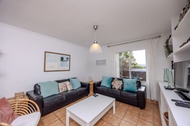 4 bedroom Villa for sale in Playa Blanca, Yaiza with pool - € 750,000 (Ref: 9465637)