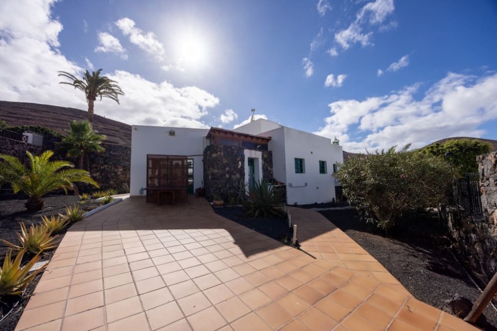 Chalet de 5 habitaciones en Yaiza en venta con piscina - 799.000 € (Ref: 9470673)