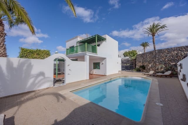 5 bedroom Villa for sale in Yaiza with pool - € 799,000 (Ref: 9470673)