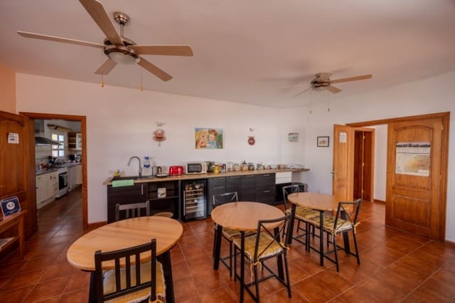 5 bedroom Villa for sale in Yaiza with pool - € 799,000 (Ref: 9470673)