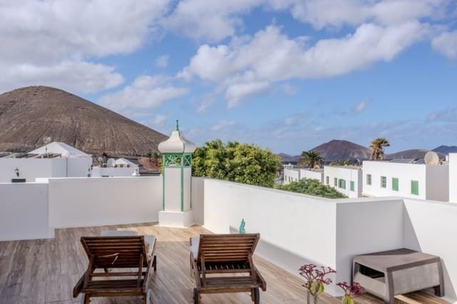 5 bedroom Villa for sale in Yaiza with pool - € 799,000 (Ref: 9470673)