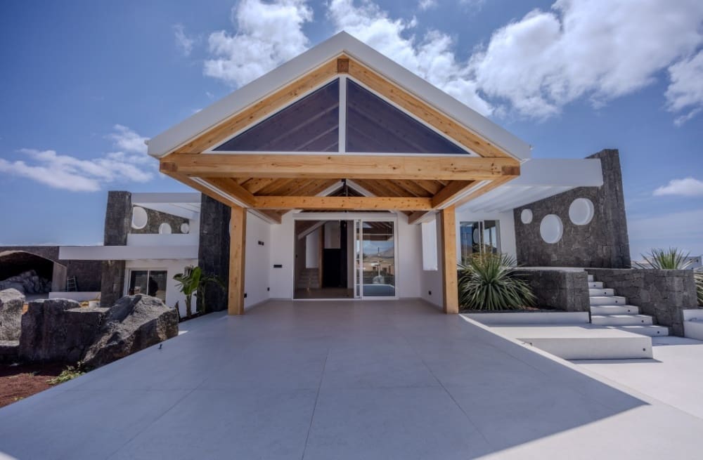 6 bedroom Villa for sale in Tahiche with pool - € 2,100,000 (Ref: 9504254)