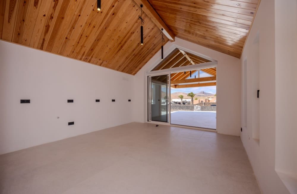 6 bedroom Villa for sale in Tahiche with pool - € 2,100,000 (Ref: 9504254)