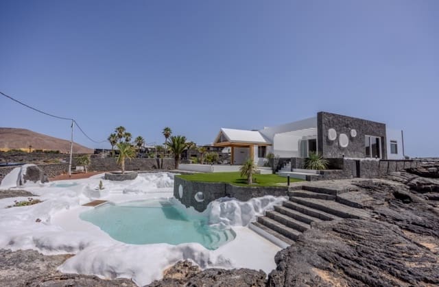 6 bedroom Villa for sale in Tahiche, Teguise with pool - € 2,100,000 (Ref: 9504254)