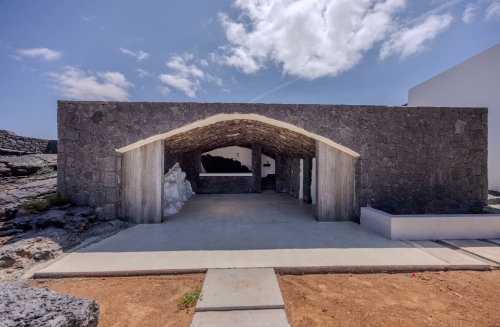 6 bedroom Villa for sale in Tahiche with pool - € 2,100,000 (Ref: 9504254)