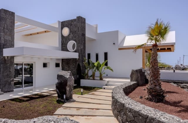 6 bedroom Villa for sale in Tahiche, Teguise with pool - € 2,100,000 (Ref: 9504254)
