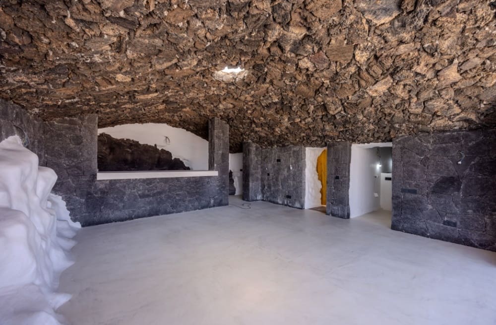 6 bedroom Villa for sale in Tahiche with pool - € 2,100,000 (Ref: 9504254)