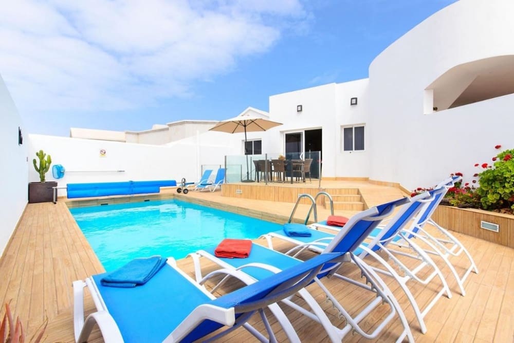 Chalet de 7 habitaciones en Playa Blanca en venta con piscina - 850.000 € (Ref: 9604944)