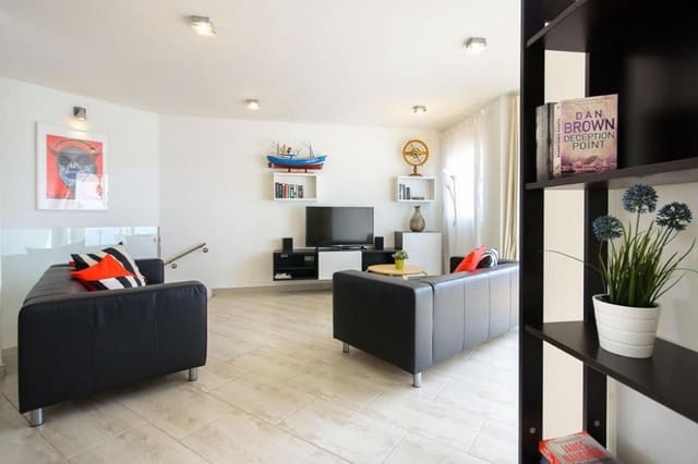 Chalet de 7 habitaciones en Playa Blanca, Yaiza en venta con piscina - 850.000 € (Ref: 9604944)