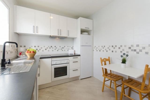 Chalet de 7 habitaciones en Playa Blanca, Yaiza en venta con piscina - 850.000 € (Ref: 9604944)