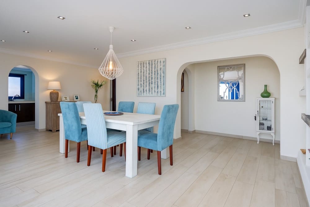 6 bedroom Villa for sale in Puerto del Carmen with pool - € 1,200,000 (Ref: 9677447)