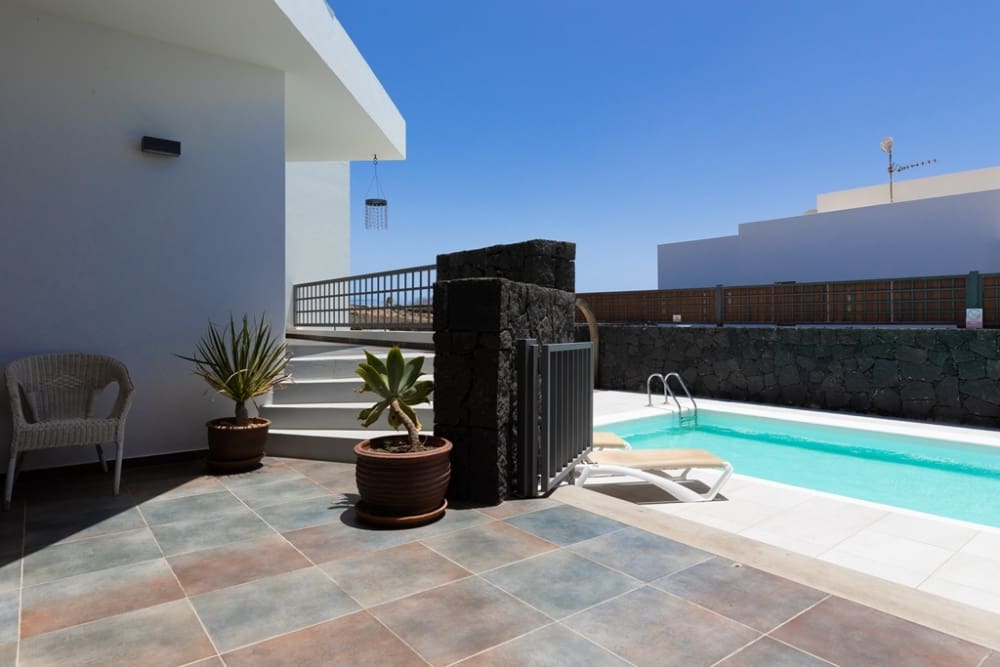 5 Zimmer Villa zu verkaufen in Puerto Calero mit Pool - 1.200.000 € (Ref: 9677448)