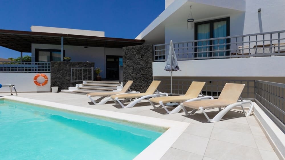 5 Zimmer Villa zu verkaufen in Puerto Calero mit Pool - 1.200.000 € (Ref: 9677448)