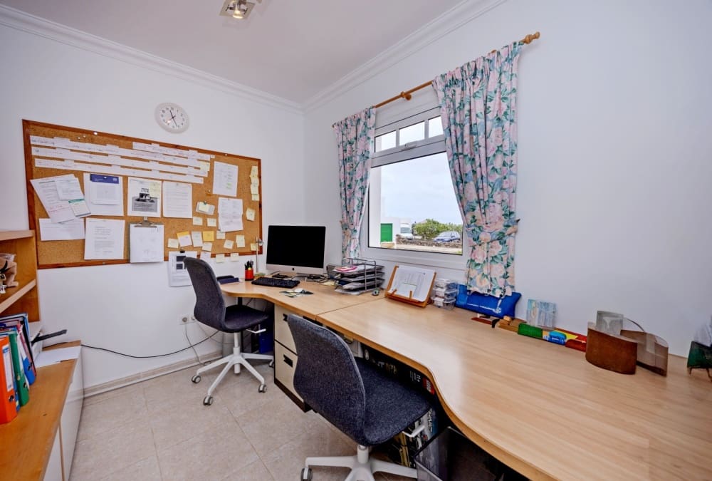 3 bedroom Villa for sale in Yaiza with pool - € 565,000 (Ref: 9701601)