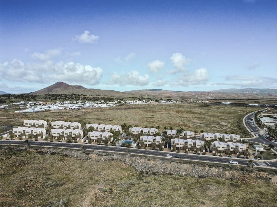 3 bedroom Villa for sale in Costa Teguise with pool - € 358,500 (Ref: 9738537)