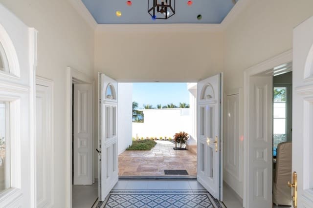 4 soveværelse Villa til salg i Puerto Calero, Yaiza med swimmingpool - € 2.400.000 (Ref: 9761956)