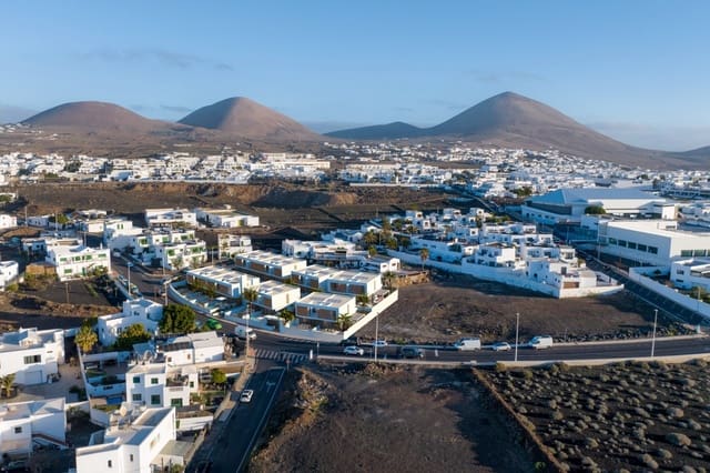 3 soverom Villa til salgs i Tías med svømmebasseng - € 371 000 (Ref: 9761957)