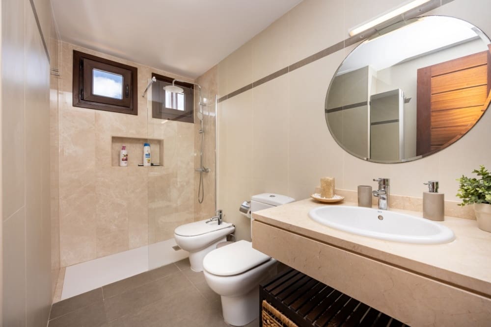 2 makuuhuone Huvila myytävänä paikassa Puerto Calero mukana uima-altaan - 369 000 € (Ref: 9799226)