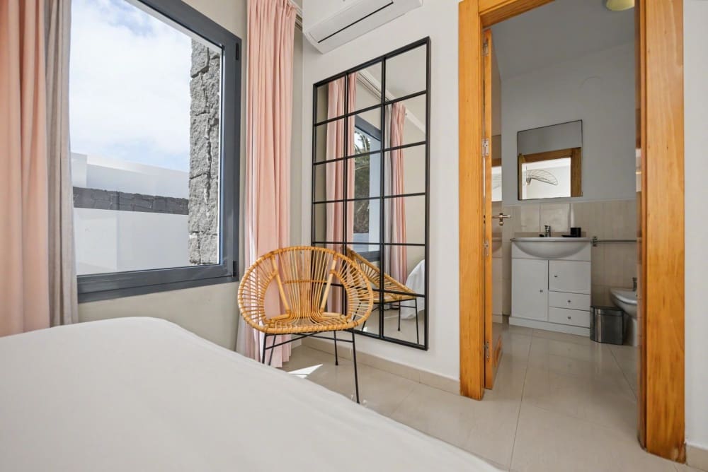 Bungalow de 2 habitaciones en Playa Blanca en venta con piscina - 480.000 € (Ref: 9894446)