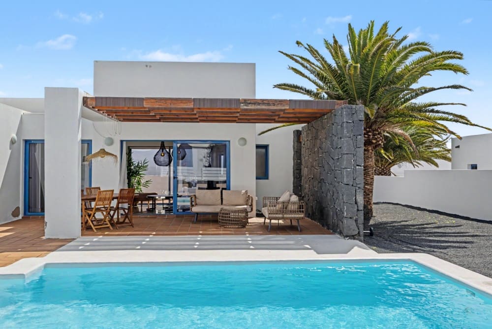 Bungalow de 2 habitaciones en Playa Blanca en venta con piscina - 480.000 € (Ref: 9894446)