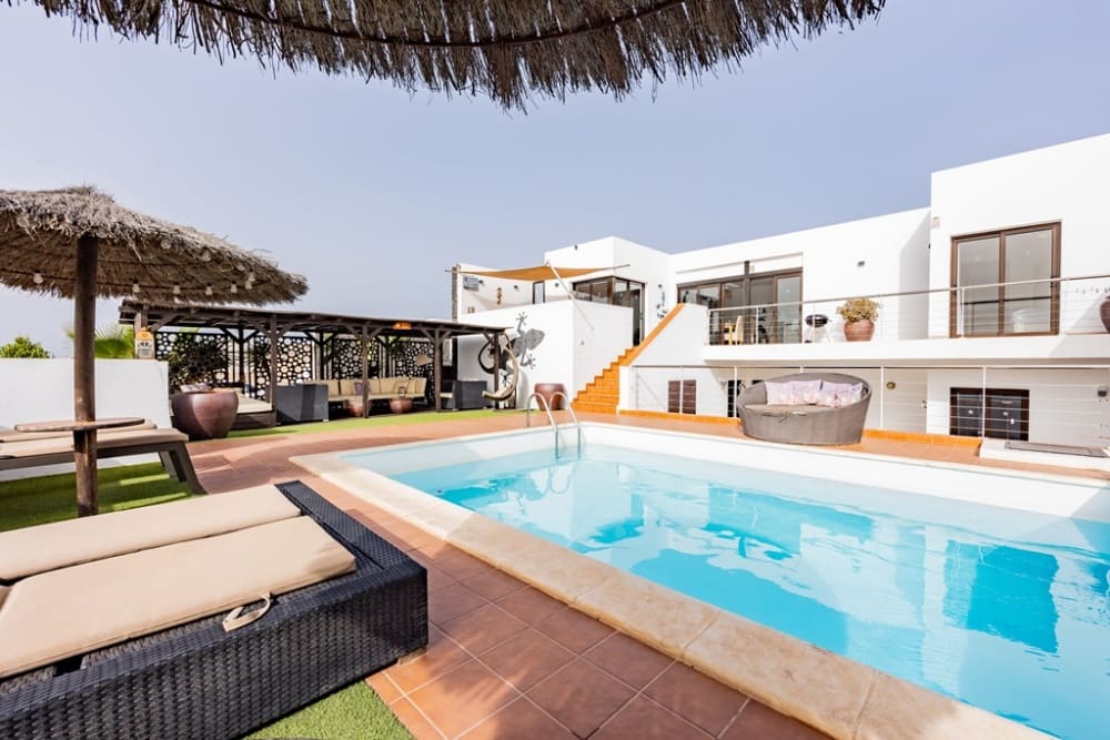 4 soverom Villa til salgs i Playa Blanca med svømmebasseng - € 800 000 (Ref: 9982997)