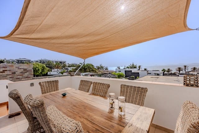 4 soverom Villa til salgs i Playa Blanca, Yaiza med svømmebasseng - € 800 000 (Ref: 9982997)