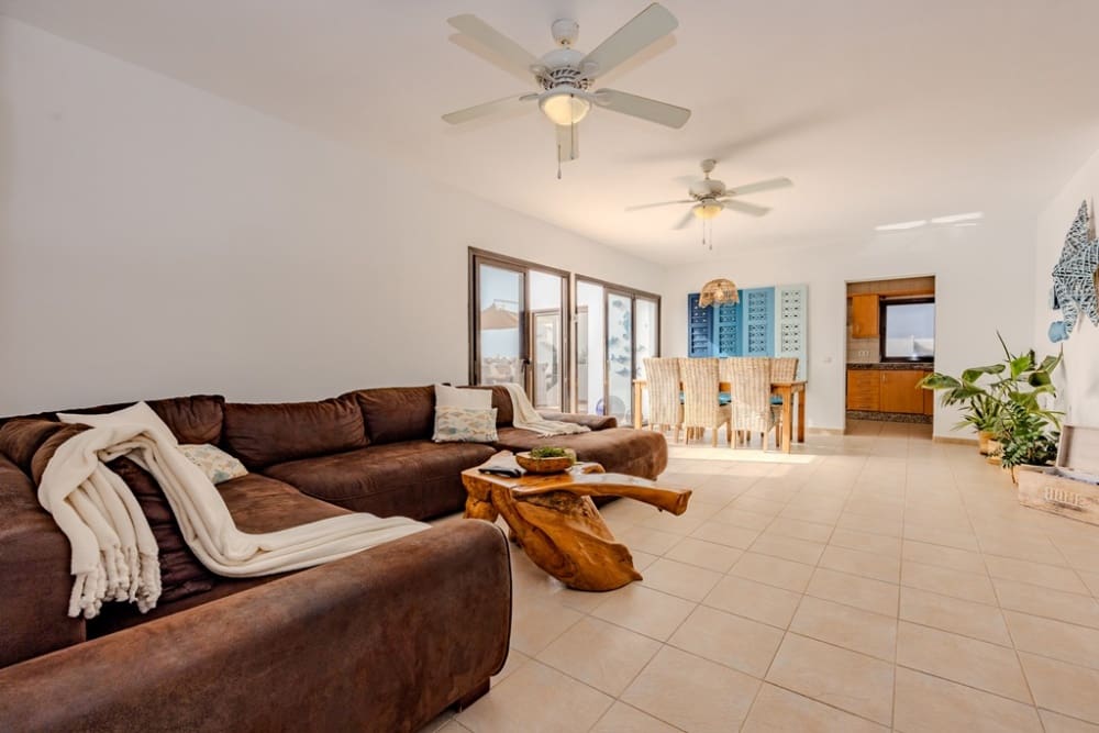 4 soverom Villa til salgs i Playa Blanca med svømmebasseng - € 800 000 (Ref: 9982997)