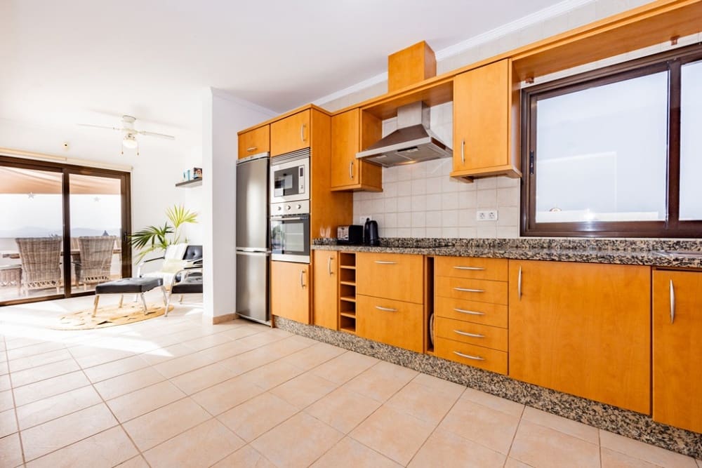 4 soverom Villa til salgs i Playa Blanca med svømmebasseng - € 800 000 (Ref: 9982997)