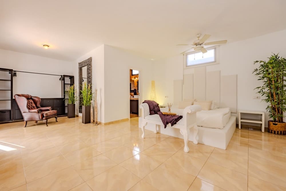 4 soverom Villa til salgs i Playa Blanca med svømmebasseng - € 800 000 (Ref: 9982997)