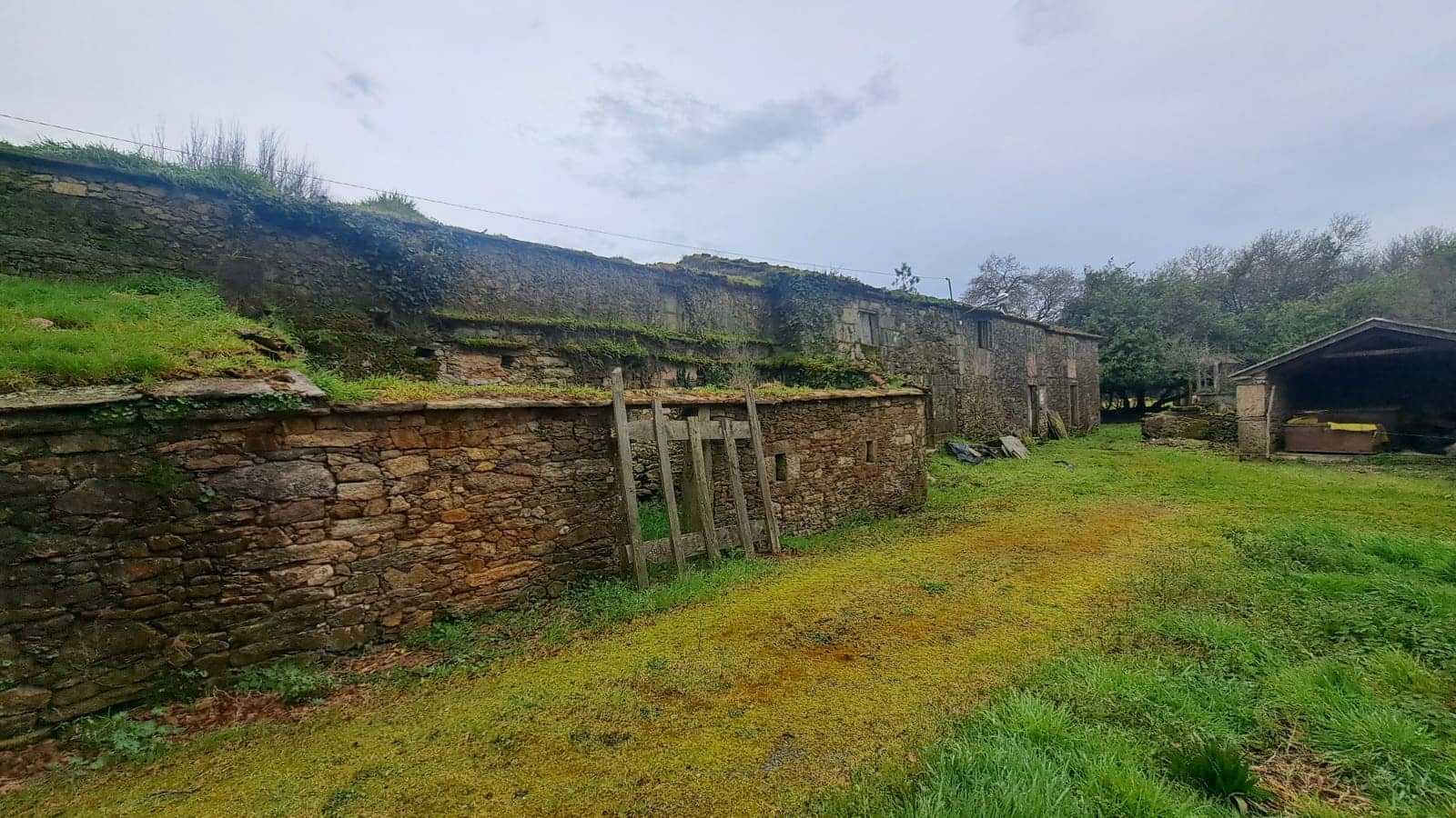 Ruin til salgs i Sobrado - € 95 000 (Ref: 9266522)
