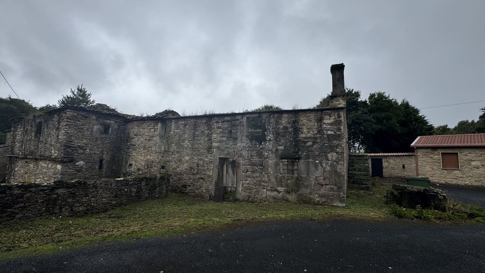 Ruin til salgs i Sobrado - € 95 000 (Ref: 9266522)
