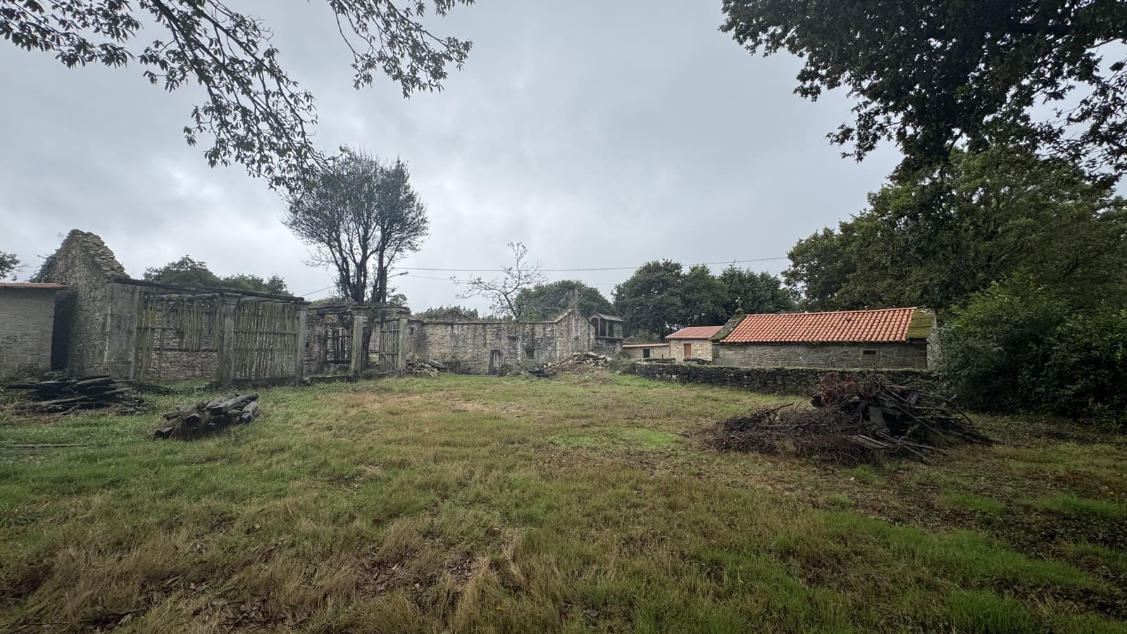 Ruin til salgs i Sobrado - € 95 000 (Ref: 9266522)