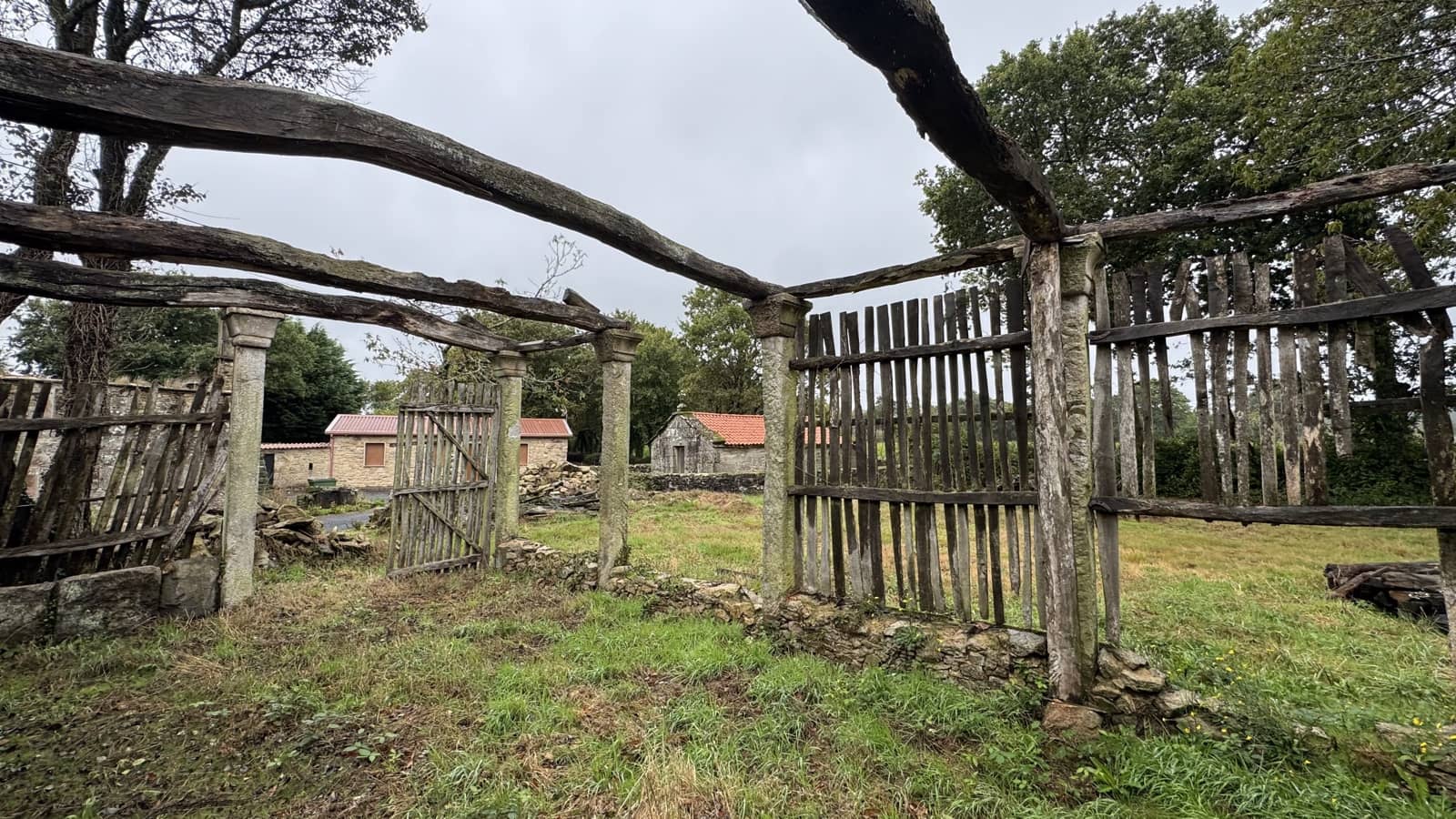 Ruin til salgs i Sobrado - € 95 000 (Ref: 9266522)