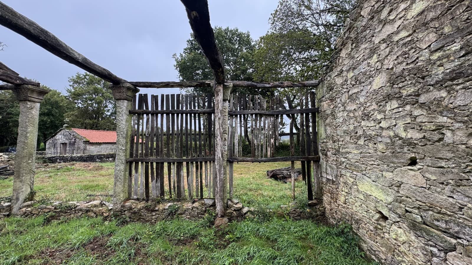 Ruin til salgs i Sobrado - € 95 000 (Ref: 9266522)