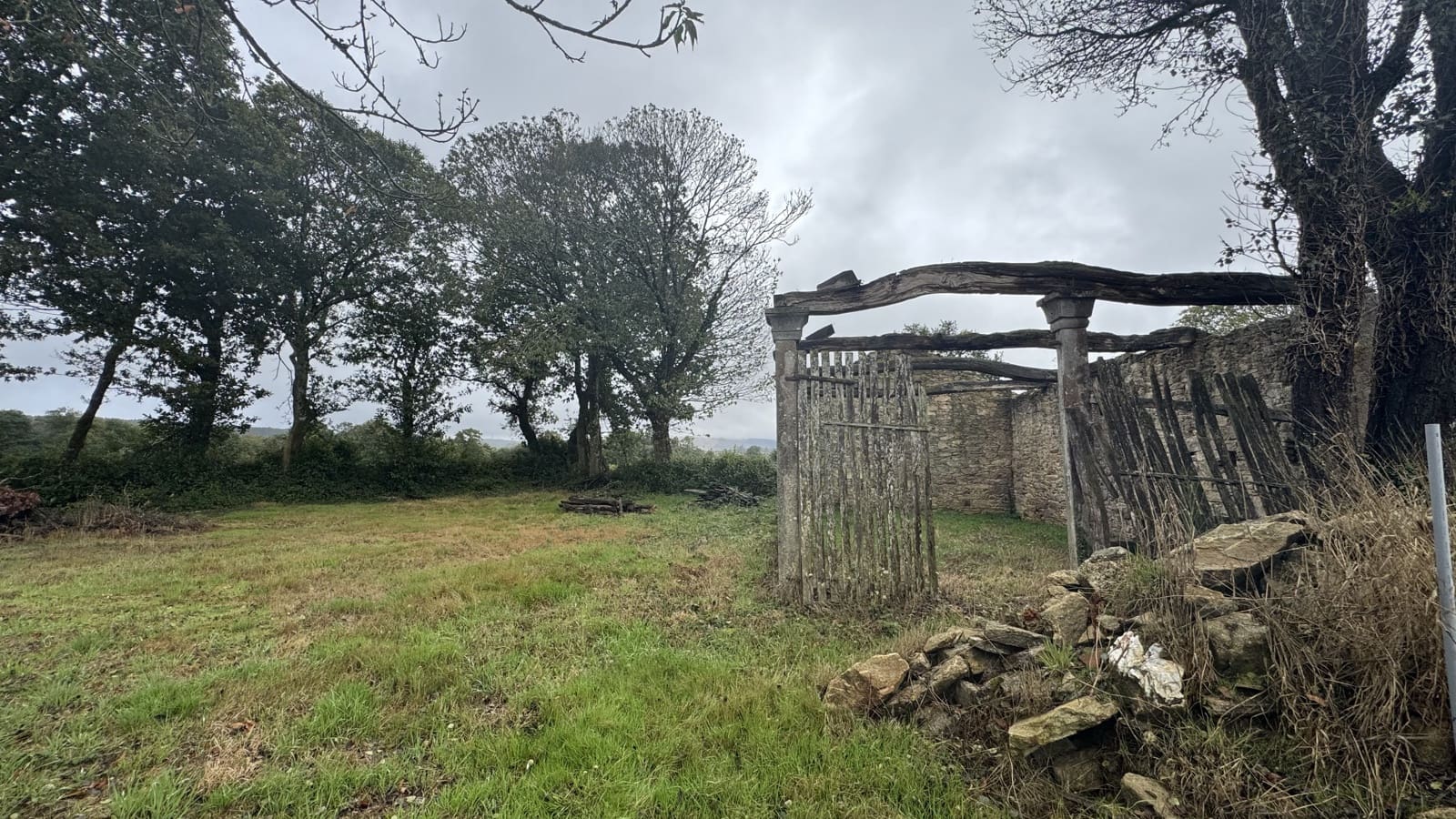 Ruin til salgs i Sobrado - € 95 000 (Ref: 9266522)