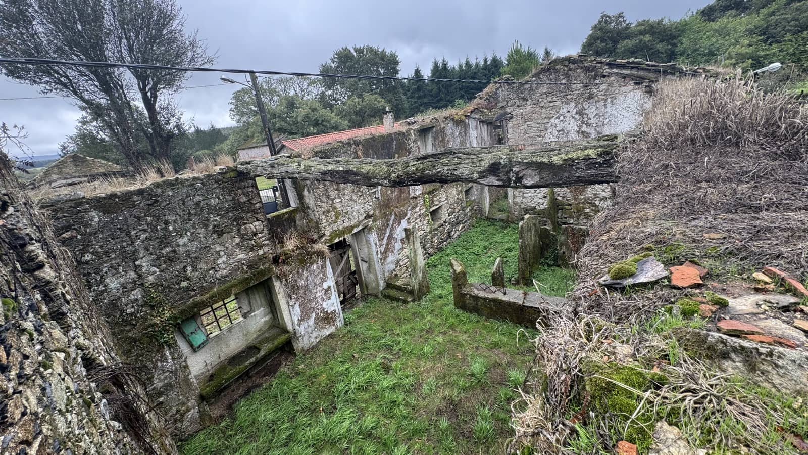 Ruin til salgs i Sobrado - € 95 000 (Ref: 9266522)