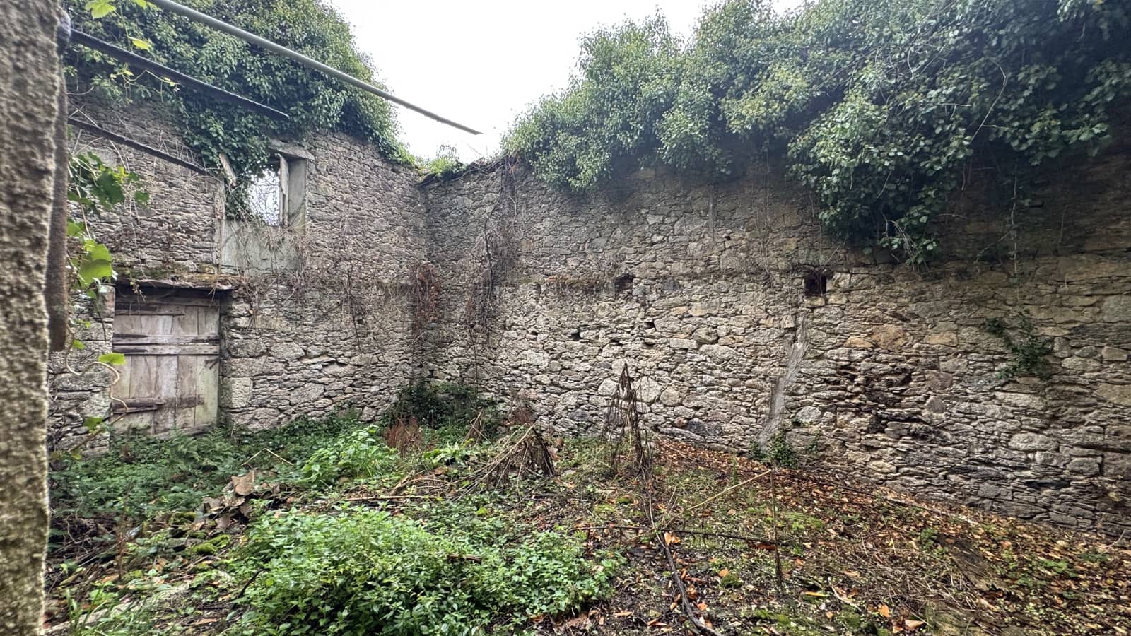 Ruin til salg i Sobrado - € 65.000 (Ref: 9267564)