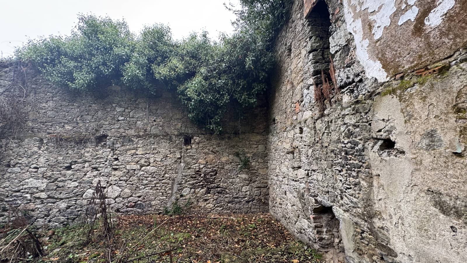 Ruin til salg i Sobrado - € 65.000 (Ref: 9267564)